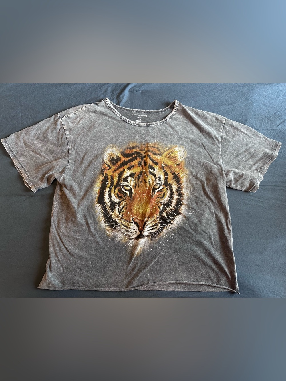 Caution To The Wind Gray Tee with Tiger Graphic - Size Large 100% Cotton